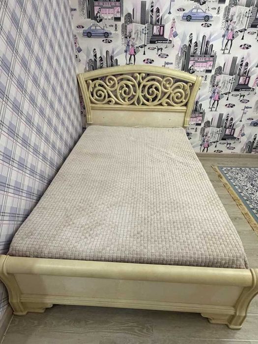 Продается кровать Б.У.