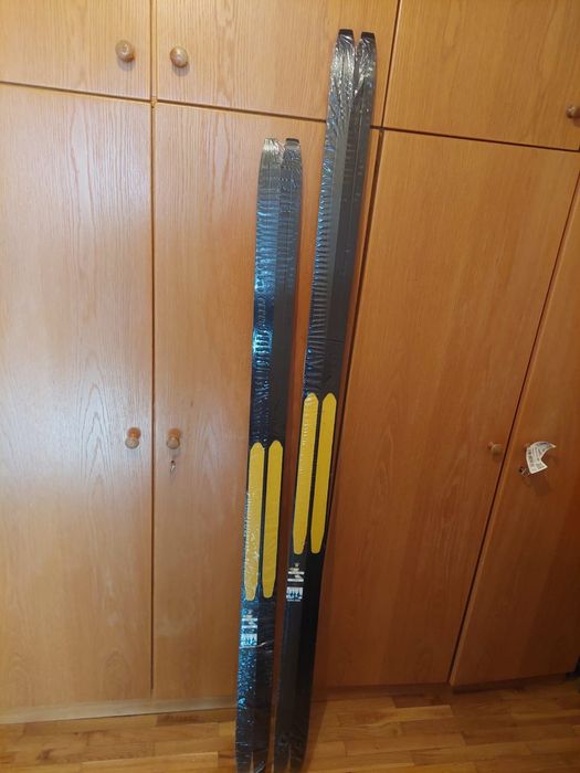 Schiuri slim Salomon Escape Skin 201cm și 180cm  noi