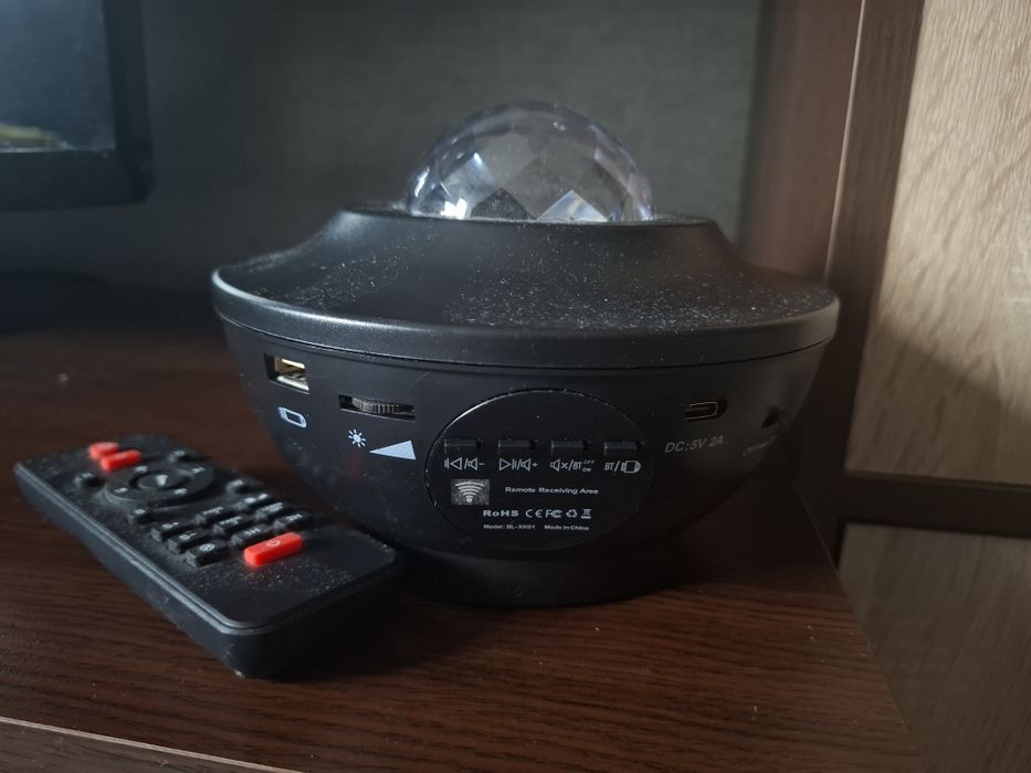 Тонколонка със светлинки