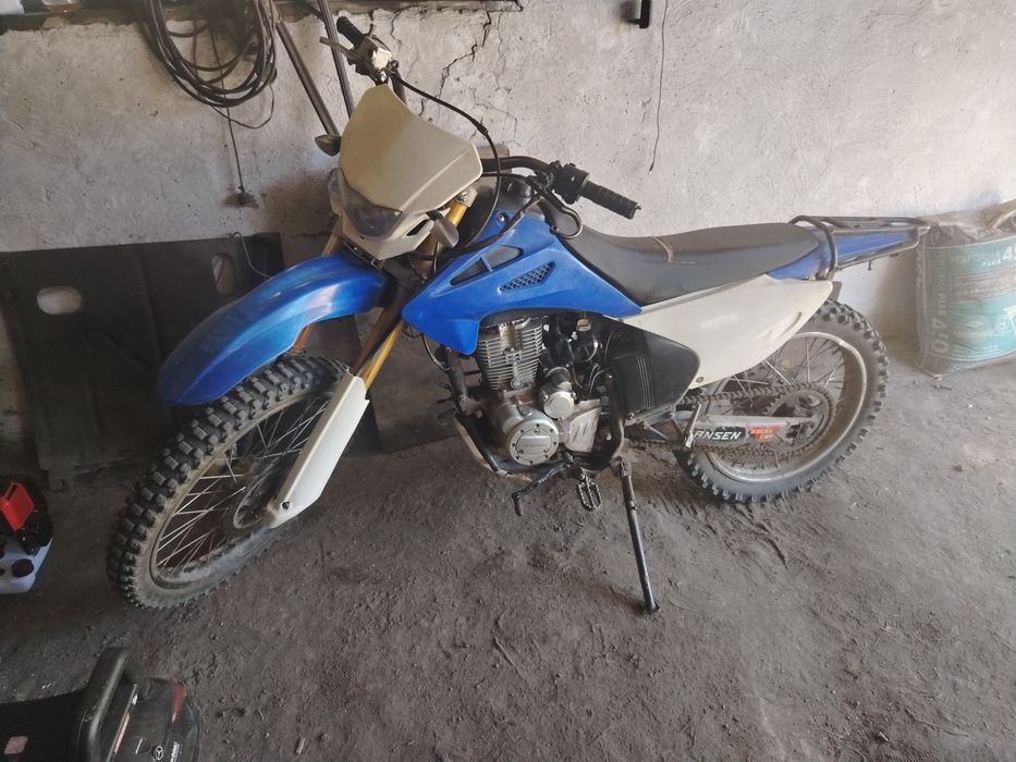 Продам мотоцикл эндуро 250 куб