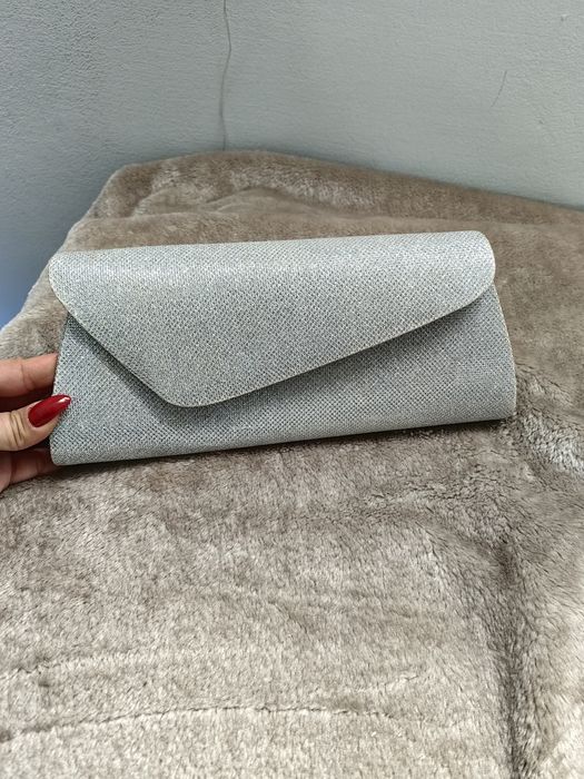 Сребриста чантичка