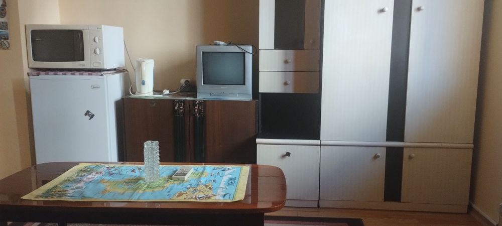 Дава се под наем Етаж от къща в Плевен, Идеален център - 16 кв.м за 142.8 € - Снимка #1