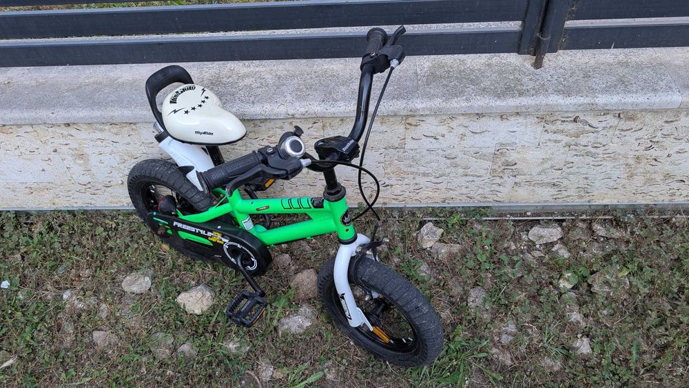 bicicletă RoyalBaby Freestyle pe verde cu roți de 12 inch