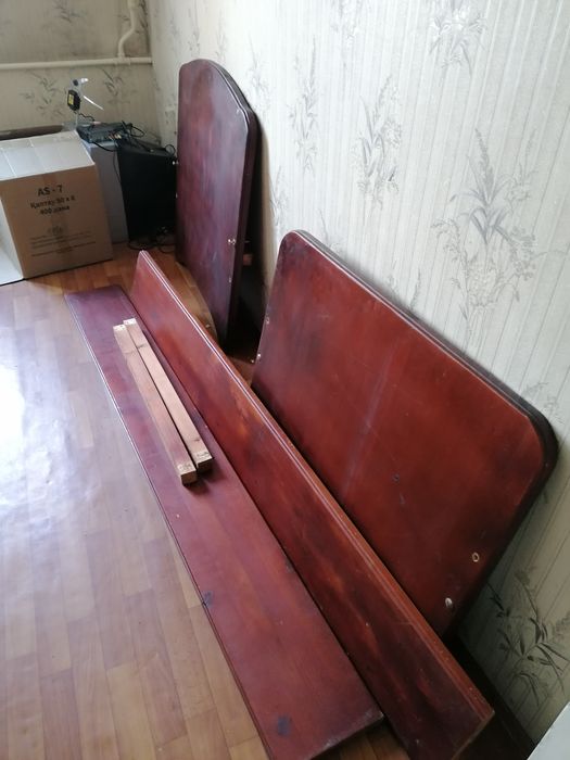 Продам кровать из массив дерева