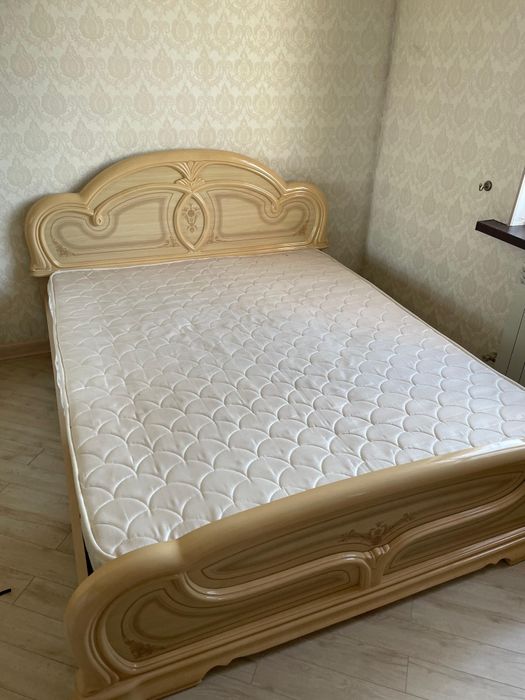 Продам спальный гарнитур