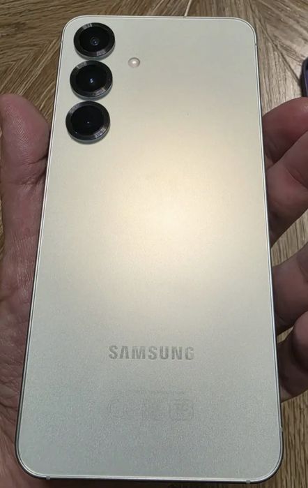 Продам смартфон Самсунг с25 12/128гб Samsung s25 в новом состоянии