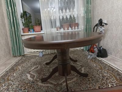 Продается стол и стулья
