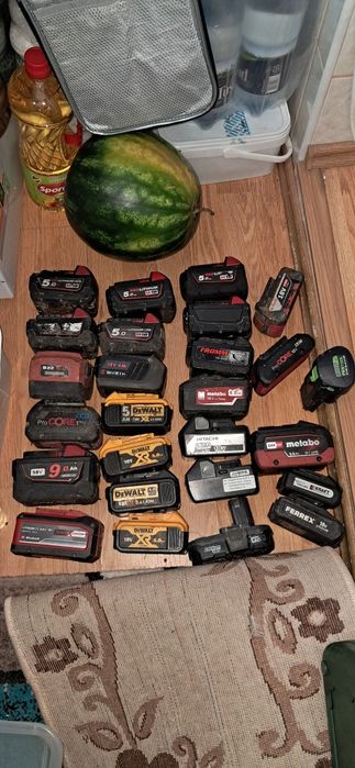 acumulatori bateri milwaukke dewalt makita mana a doua