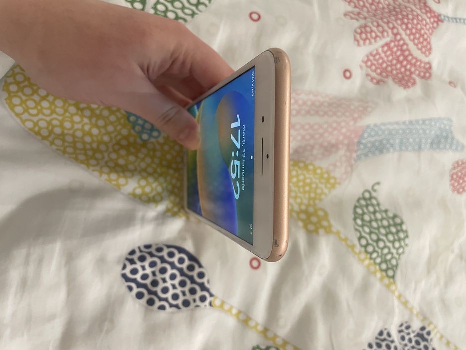 Vand iphone 8+ impecabil
