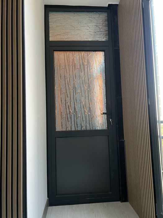 Срочно сотилади алюмин эшик холати енги