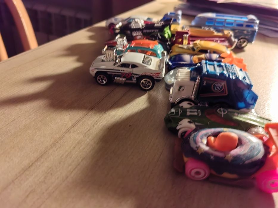 Машинки Hot Wheels в хорошем состоянии