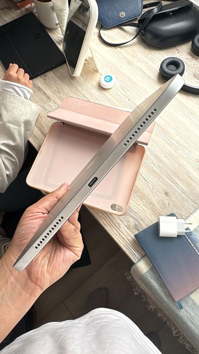 Продам iPad 10 64гб звоните