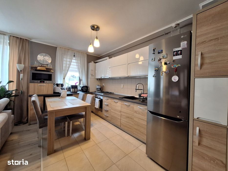 Apartament cu 3 camere, 74 mp, balcon, zona Eroilor