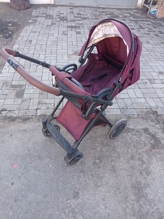 Даром каляска почти новая