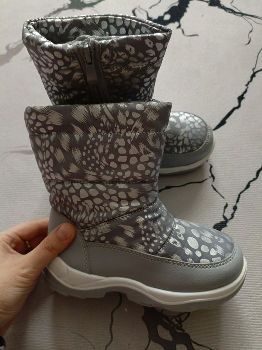 Продам зимние сапожки на девочку