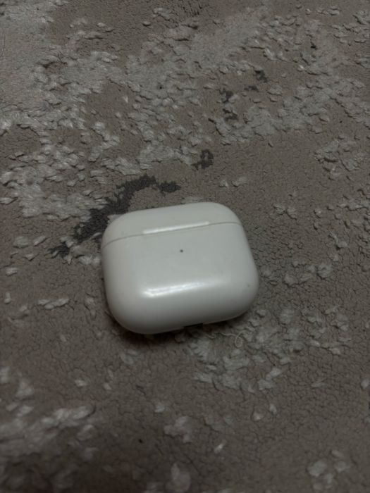 Наушник airpods 4