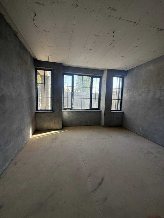 Уй сотилади 3сотих 5хонадан 3та ёнма ён