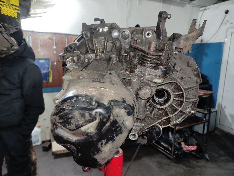 Продам МКПП на Рено Сандеро Степвей 2013г (1.6, 8-клап.)