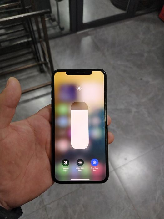 Продам телефон IPhone xs Max память 256гб состояние отличное