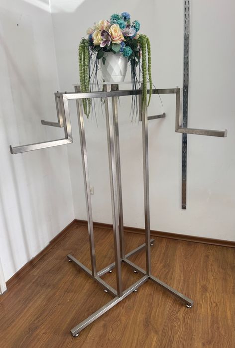 Щендер за дрехи! Състояние отлично!