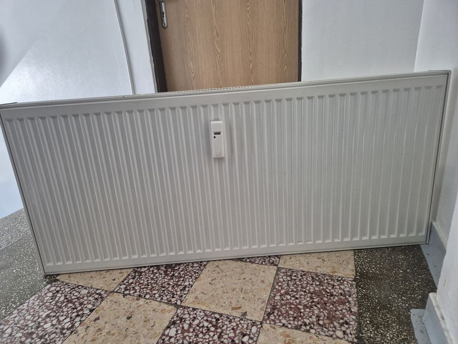 Calorifer 160 cm, fisurat (se poate repara sau pentru piese)