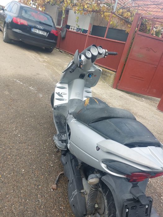Vând scuter malaguti phanton max 125