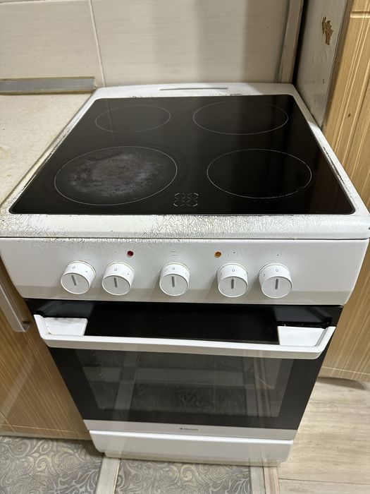 Продам электроплиту Hansa