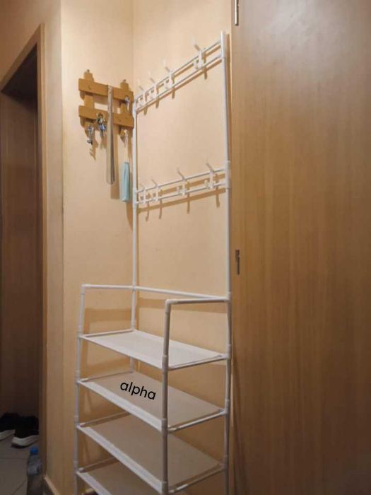 Многофункционална стойка за обувки и закачалка за дрехи.