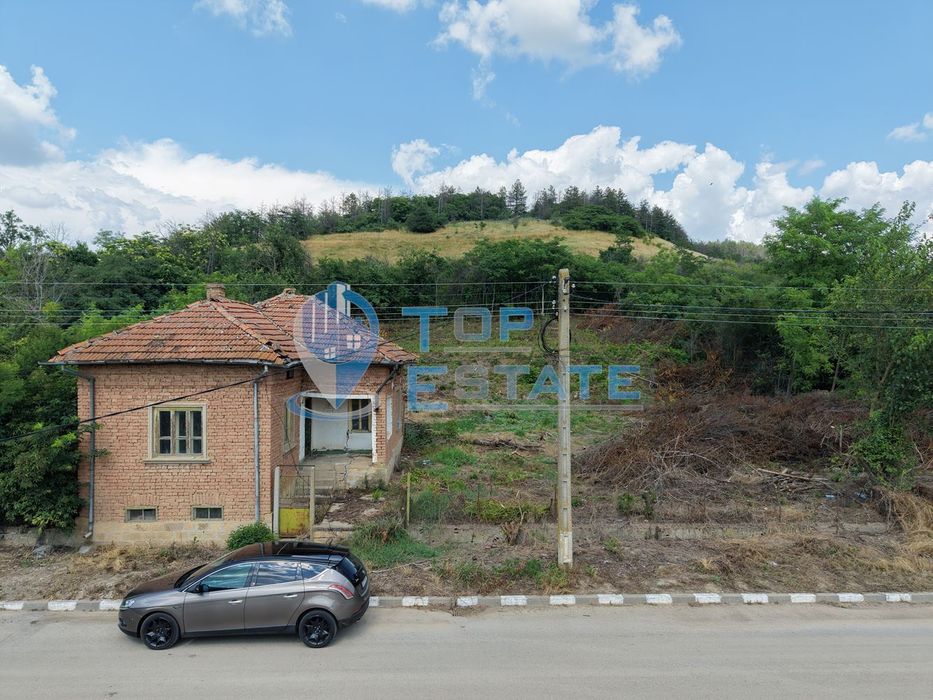 Парцел със стара къща в село Драгомирово