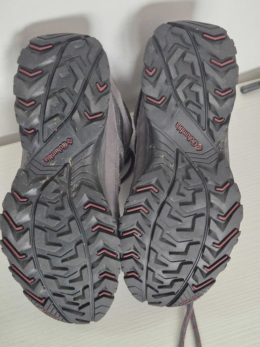 Ghete impermeabile Columbia Crestwood II, marimea 40. Putin folosite.