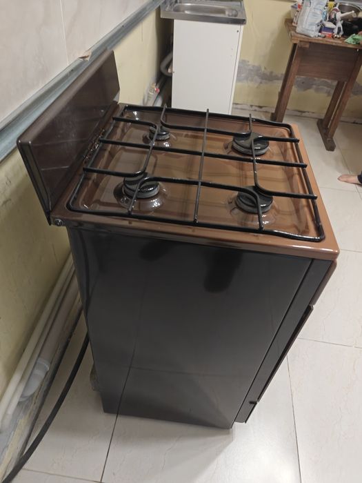 Продам газовую плиту