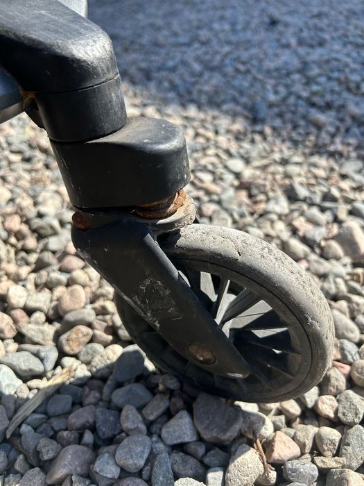 Коляска прогулочная в нормальном состояний