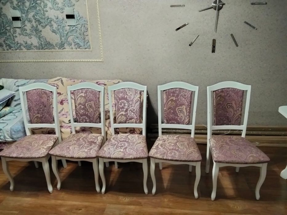 Продам стол со стульями в отличном состоянии