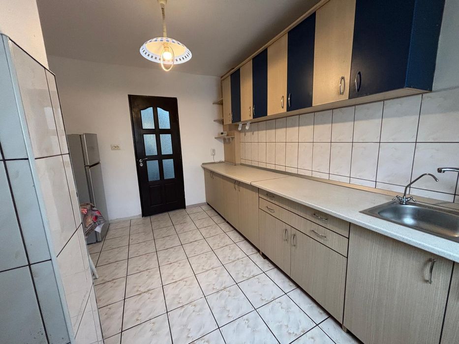Închiriez apartament cu 3 camere  confort 1