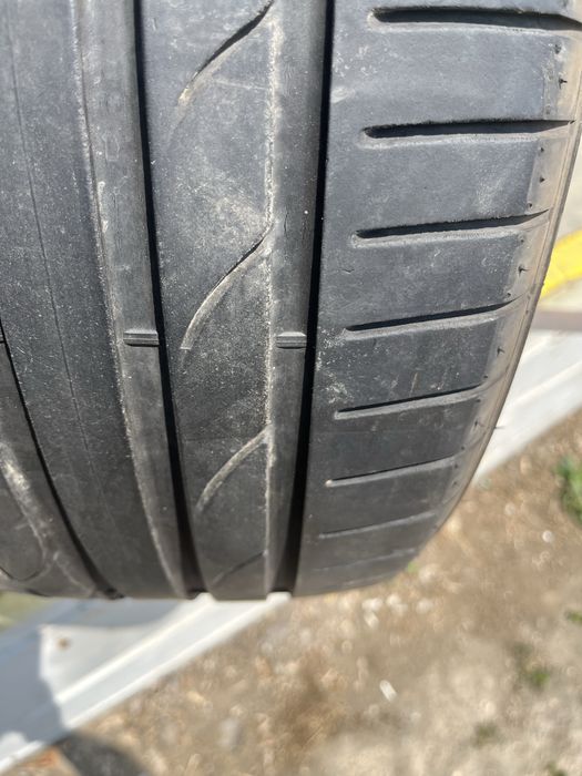 2 бр. летни гуми 235/40/19 Bridgestone RO1 DOT 1019 5 mm
