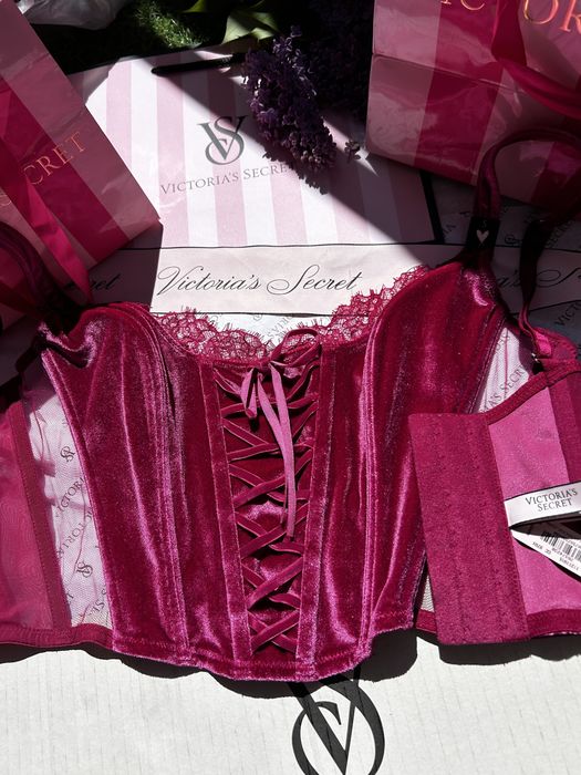 Corset din catifea cu dantela