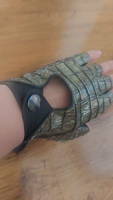 Кожаные перчатки- митенки.