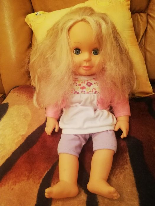 Papusica vorbitoare fetite