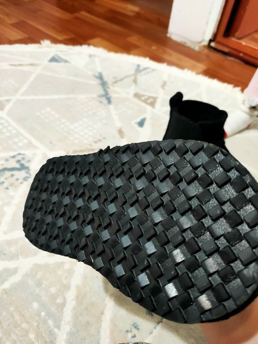 Продам угги серые и валенки черные