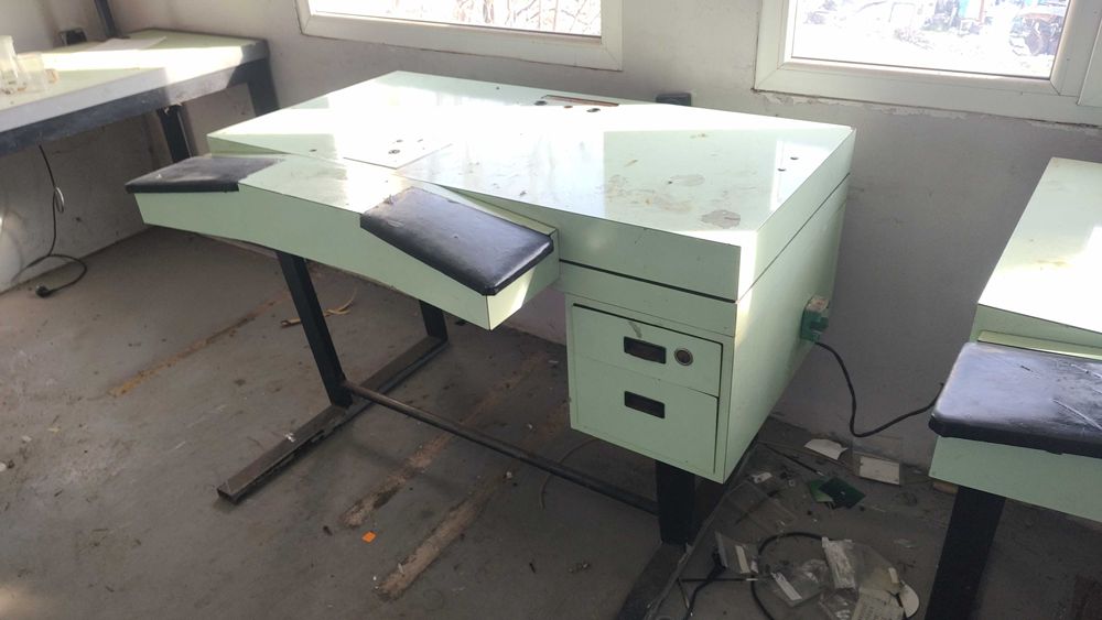 Работни маси и бюра със и без подлакътници