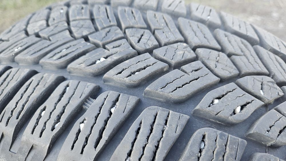 2бр гуми 215 65 16 дот 20 фулда