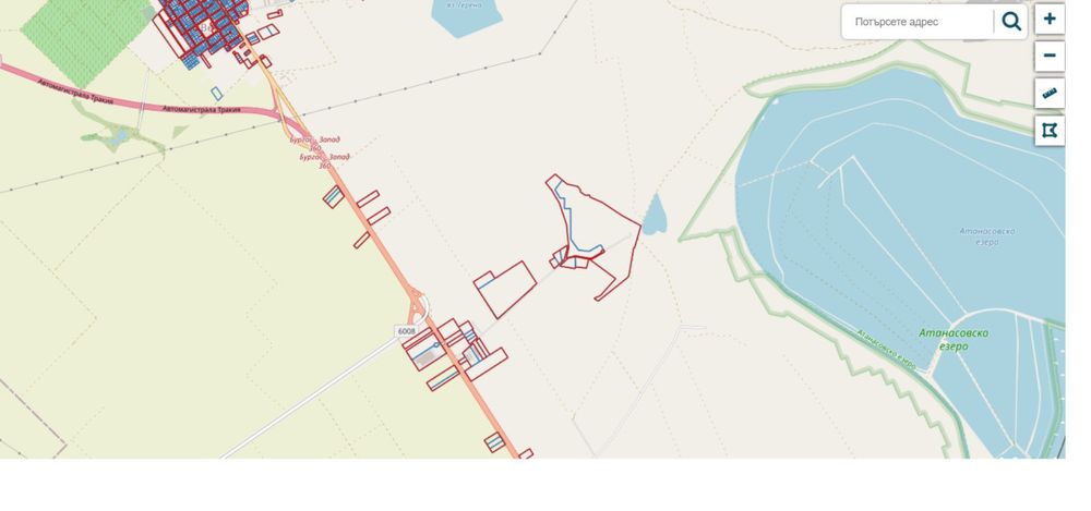 Перспективен имот с отлична локация и потенциал!