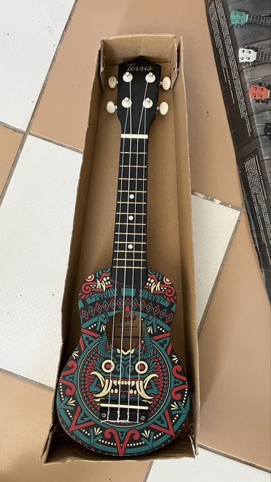 Укулеле гавайская гитара