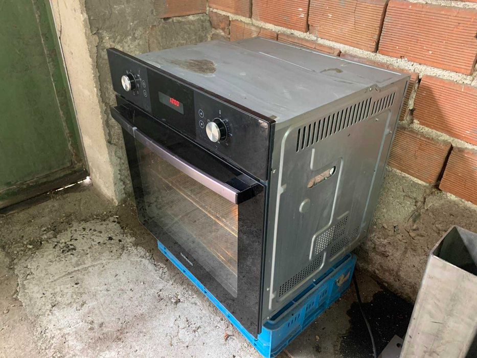 Продавам Фурна за вграждане SAMSUNG