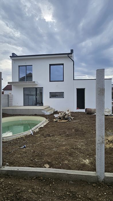 Casa moderna,  noua , la cheie, cu piscina Fantanele