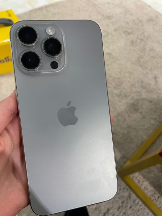 Продам iPhone 15 Pro Max (титановый корпус)