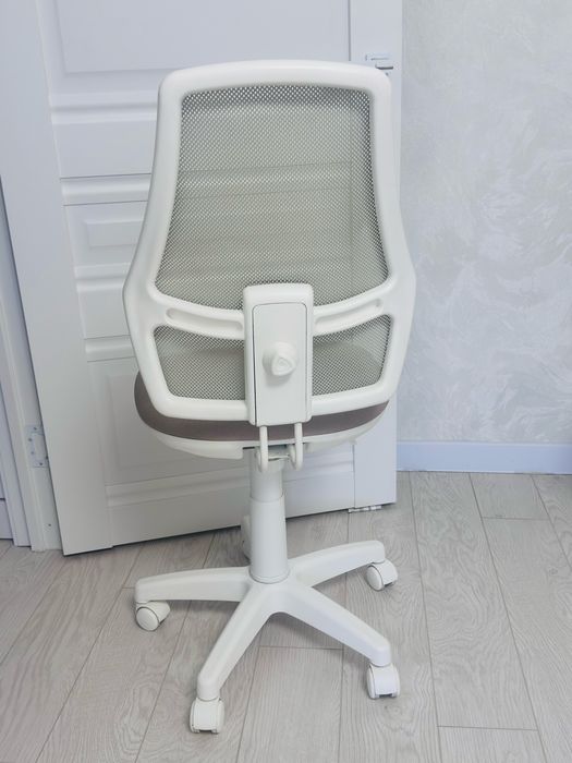 Продам офисное кресло.