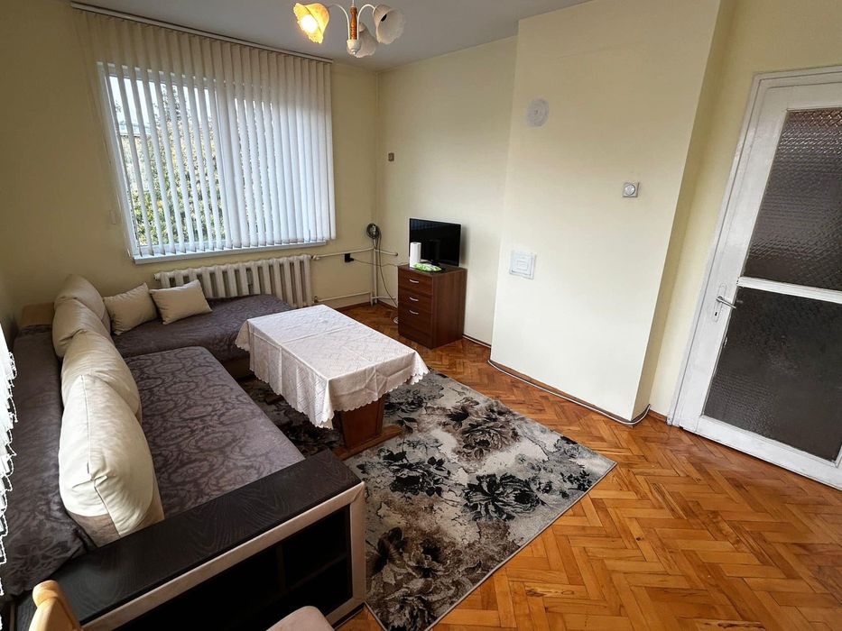 Дава се под наем Двустаен апартамент в Разград, Бели Лом - 65 кв.м за 280.5 € - Снимка #1