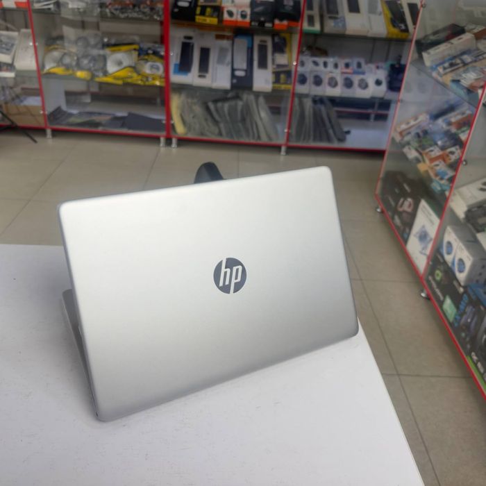 Hp core i7-1065G7 8/512 ssd holati yaxshi