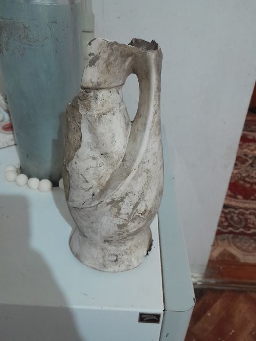 Старинные кувшин